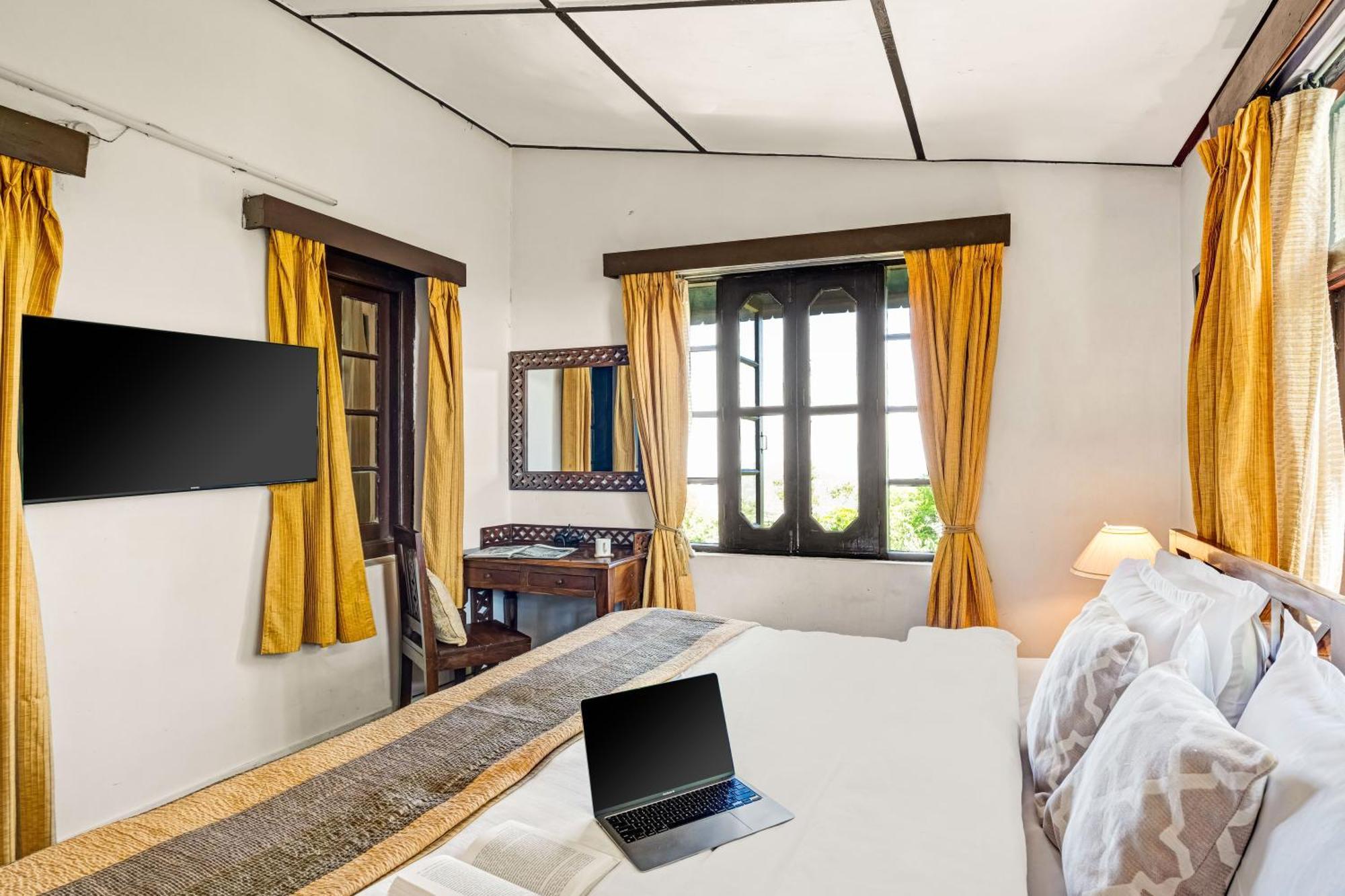 Saffronstays Kashi *
